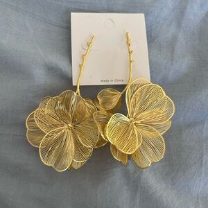 NWT- large flower dangle earrings